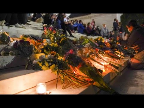 Vídeo: Quando a bandeira americana é hasteada a meia haste?