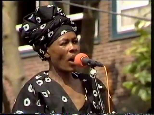 Stella Chiweshe Live In Germany - Chachimurenga class=