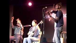 Carolina Chocolate Drops - &quot;Peace Behind the Bridge&quot; [live] - 4/2/2010