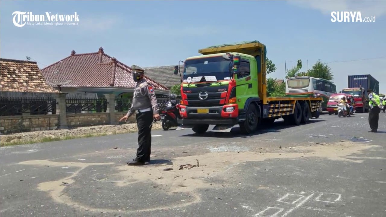 Enam Penumpang Wafat - Truk Hajar Kijang di Tuban