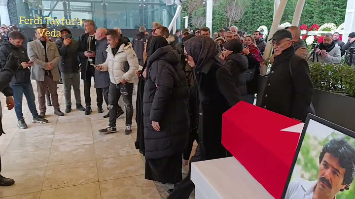 Ferdi Tayfur'un kızı babasının tabutuna sarıldı... #ferditayfur #tuğcetayfur