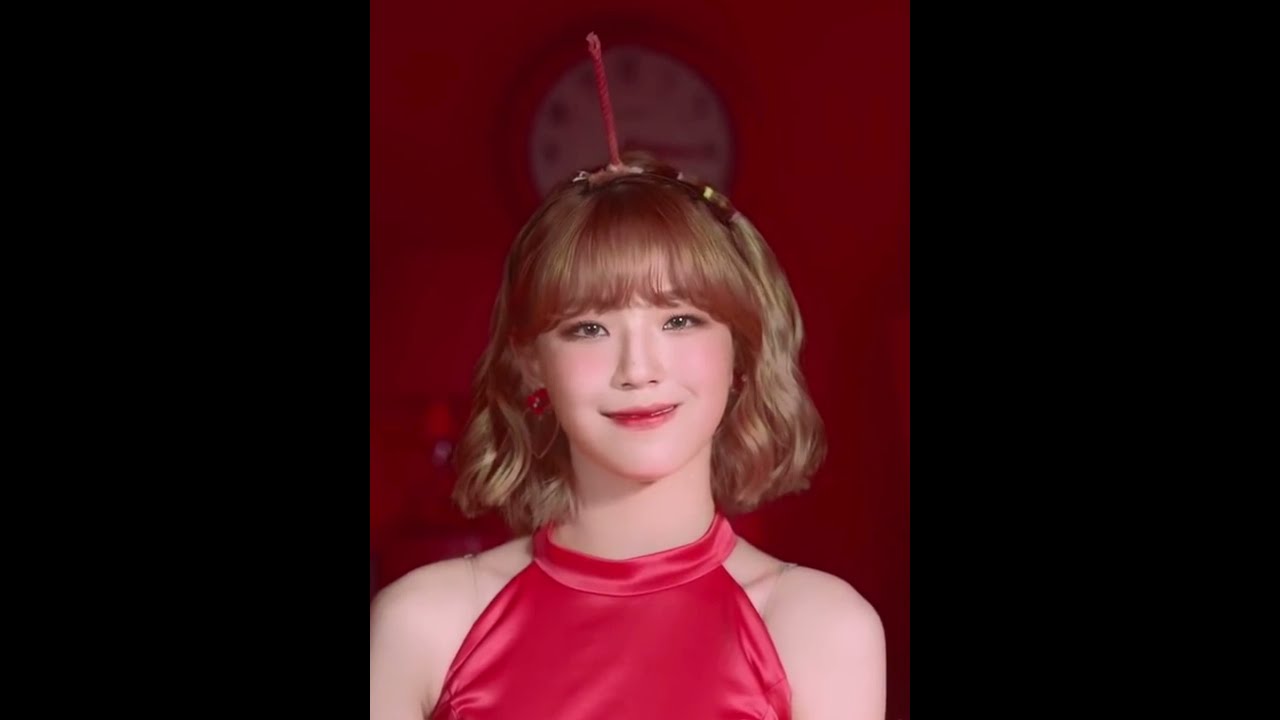 MV] 프로미스나인 (fromis_9) - LOVE BOMB - YouTube