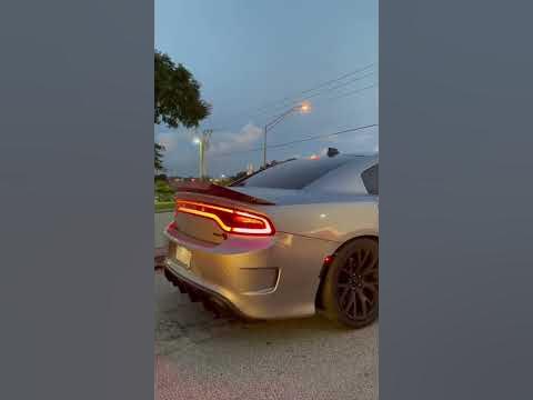 Dodge Charger SRT sound - YouTube