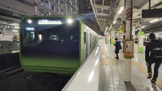 E235系0番台ﾄｳ24編成が池袋駅6番線を発車する動画（1880G）