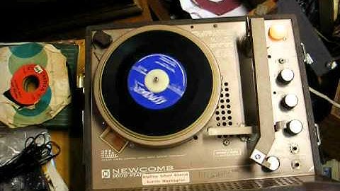 1970 Newcomb solid state classroom record player