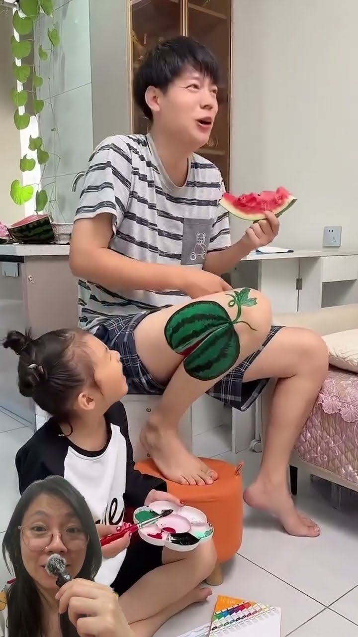 ADIK BIKIN TATO SEMANGKA DI KAKI PAPA‼️??