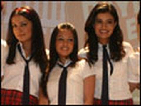 celina-&-riya-sen-at-the-music-release-|-paying-guest