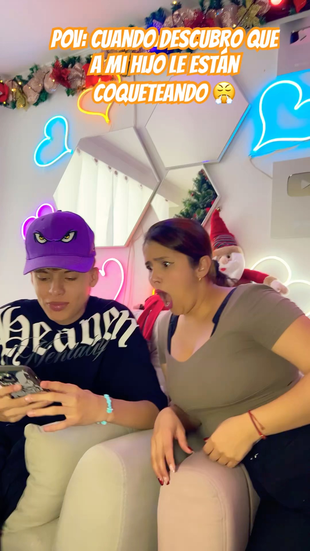 Descubro a mi hijo chateando con una”amiguita”?#humor #cosasdefamilia #humorfamiliar #shortviral