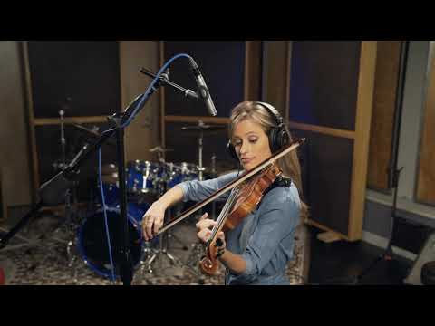 PreSonus PM-2 microphone: Foto Sisters' Katelyn Foto on violin