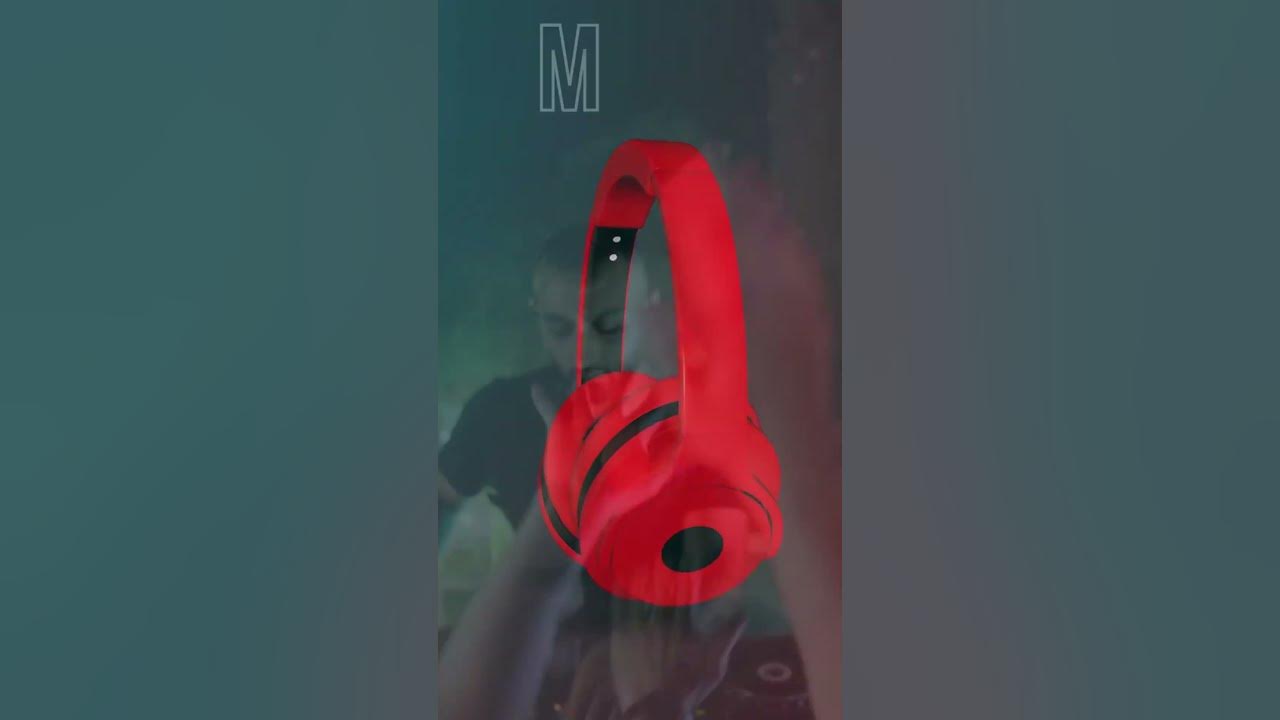 On October 23, 1982, Billy Idol released the classic 80s song White