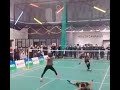 Orang Ini Bermain Badminton dengan Cara Unik