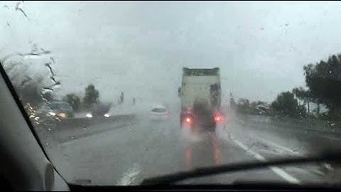 Intempéries : des flaques d'eau à l'entrée de Marseille sur l'A55
