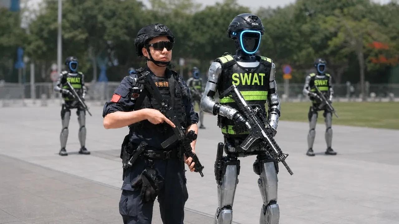 Des robots intelligents rejoignent la police armée du SWAT et choquent le public du monde entier