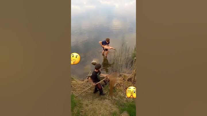 СВЕЖАК! Рыбалка руками!Мальчик поймал огромного карпа!