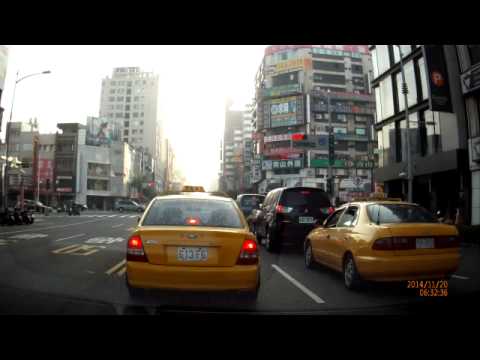 20141120 高雄市七賢中山路口車禍