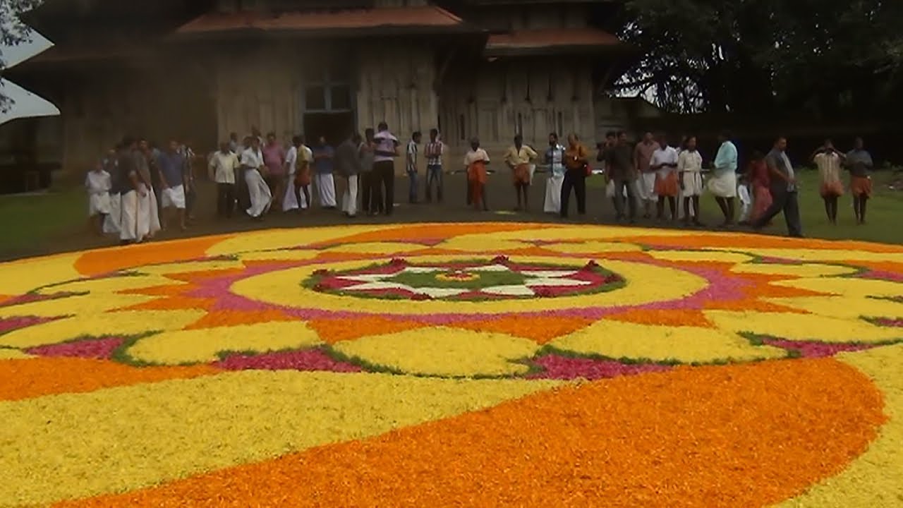 POOKALAM!! ONAM!!WORLD'S LARGEST FLOWER ARRANGEMENT at Thrissur!!! - YouTube