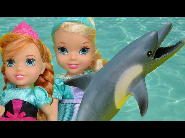 Elsa and Anna toddlers at the beach class=