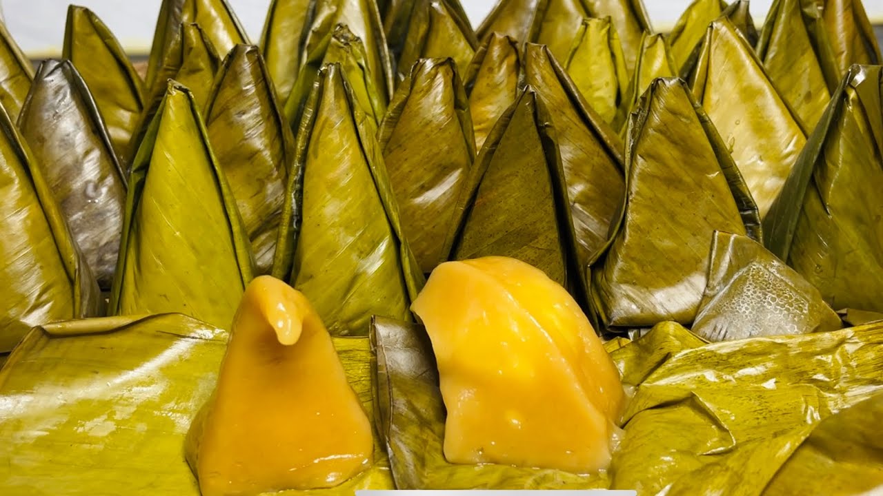 Bánh ít đường thốt nốt. Nhiều người sai khi gói bánh ít miền tây.