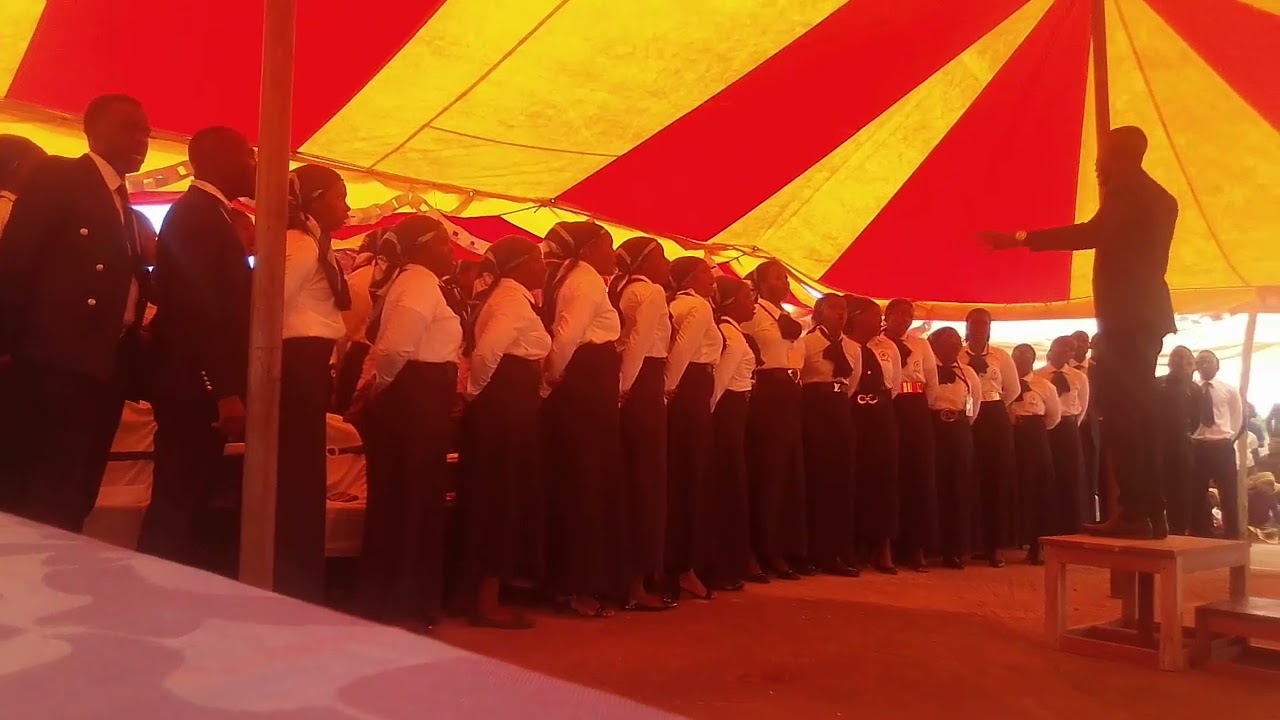 Hino de Hoyo Hoyo de aniversário de activista cristã de Guetsemane Maestro Bila