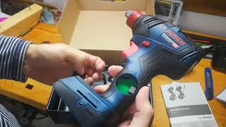 Unpacking / unboxing cordless impact driver/wrench GDX 18V-200C 06019G4204