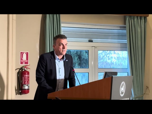 Θ. Μαμάκος στα εγκαίνια του γλυπτού «Δενδρόμινο»