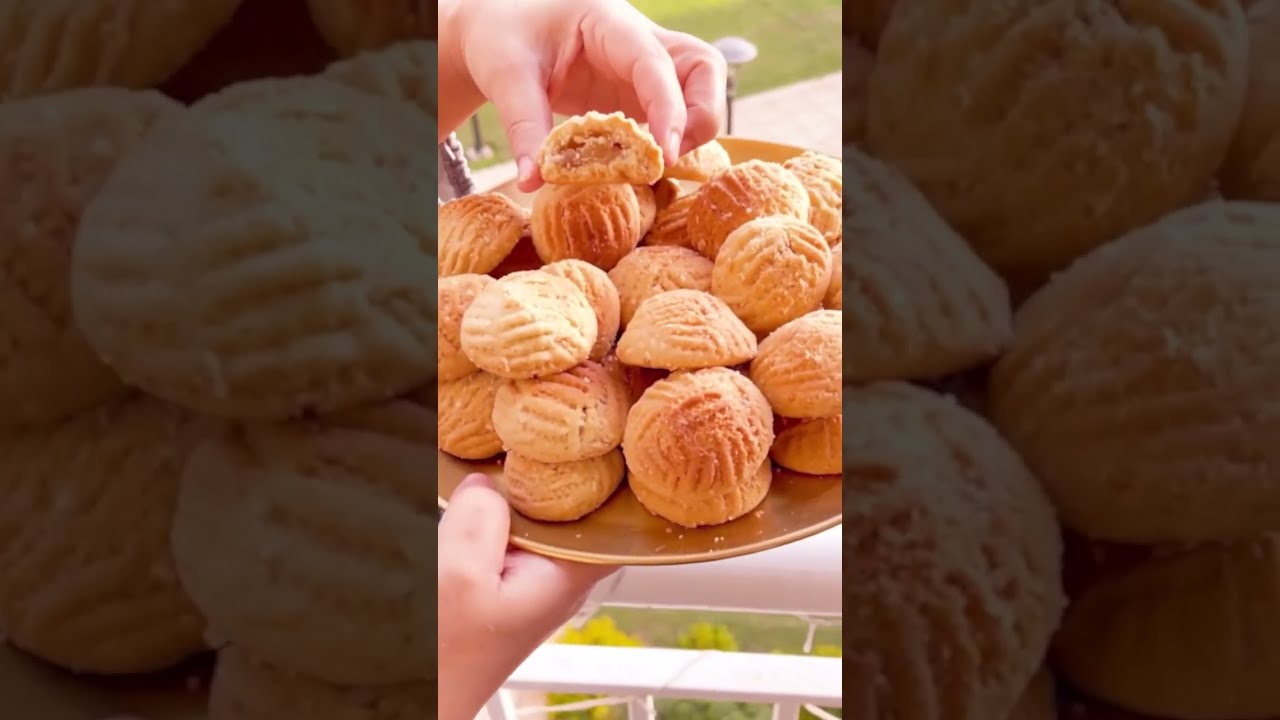 الكحك السخن اهو😂بريحة وجمال زمان عملنا كحك جدتى الدايب على اصوله👌🏻ريحته لمت علينا الجيران 😋