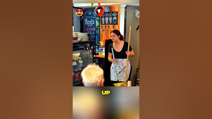 Kind Stranger Becomes Waiter for a Day to Help Overwhelmed Serve! #wholesome #kindness