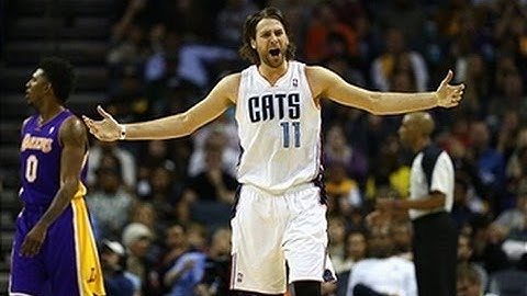 Josh McRoberts Throws the Hammer Down