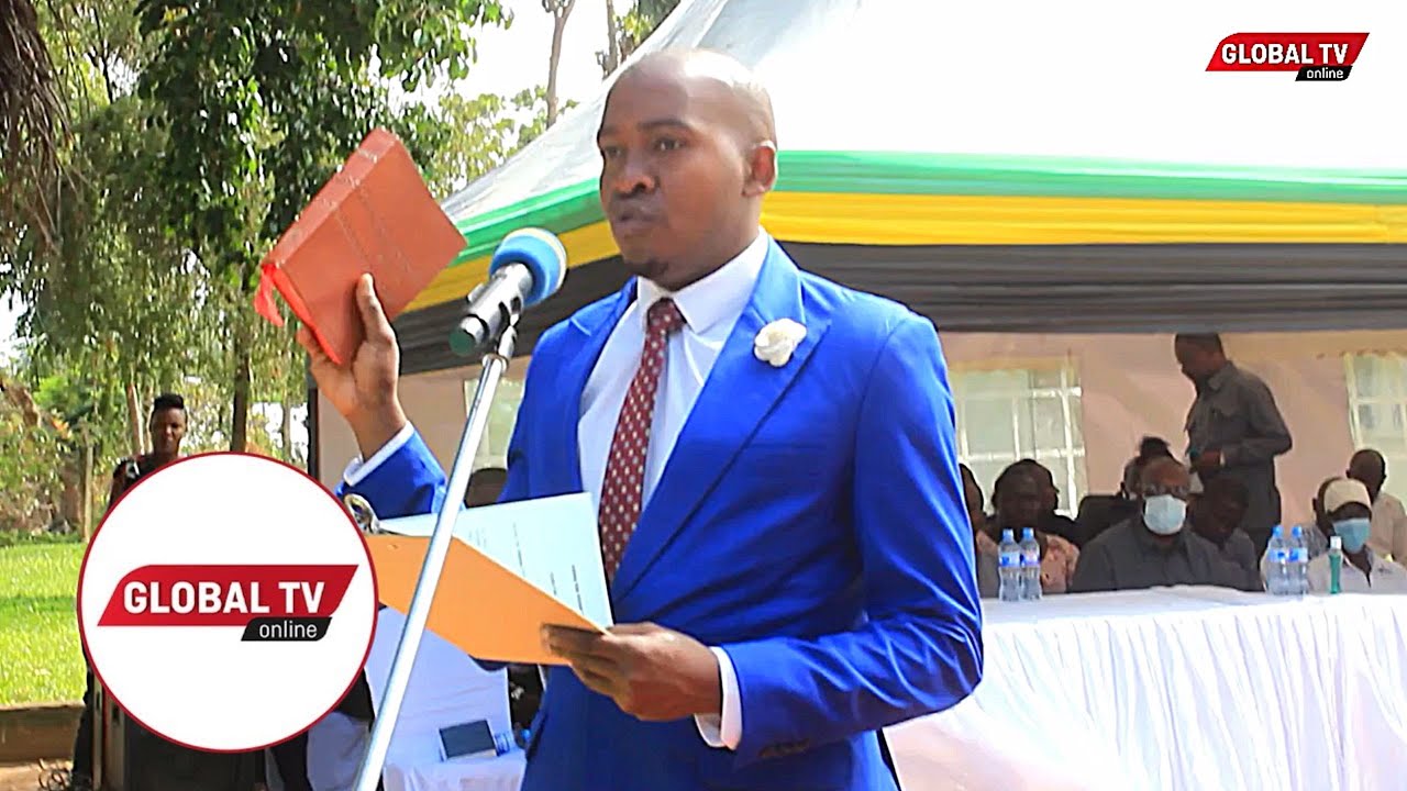 DC NASSARI AZUA GUMZO, AOMBA KUOMBEWA BAADA YA KUAPISHWA, KISHA ASEMA - 