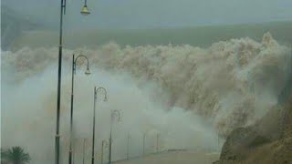 إعصار شاهين يهاجم عُمان و يدمر شواطئ صور ومطرح بسرعة 180 كم / ساعة