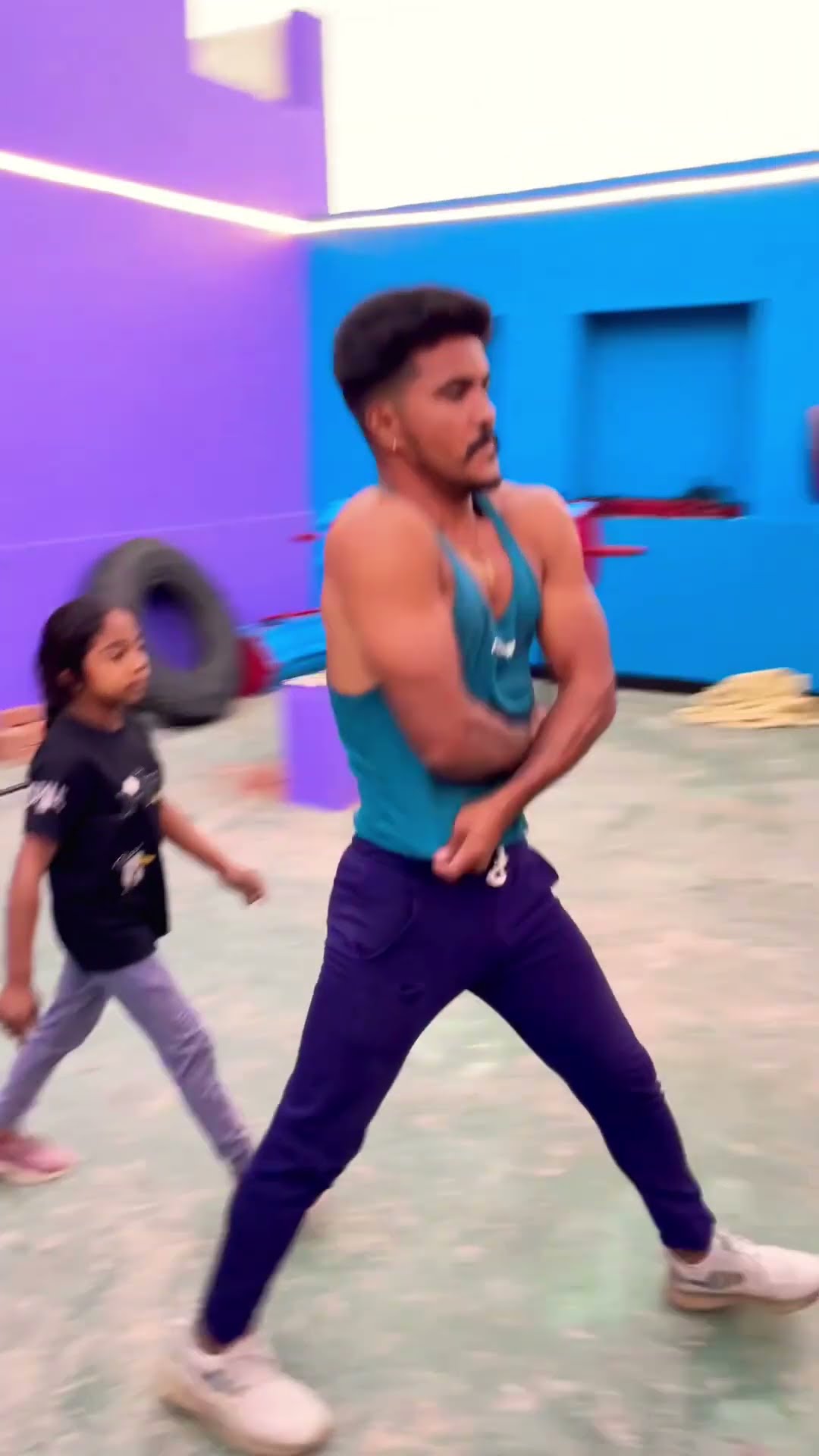 Sister Ko Hath Kese Lagaya ??? #shortvideo #comedy #funny