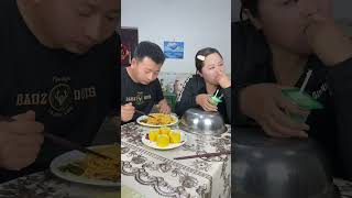 Funny eating and broadcasting