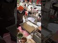 The process of making rice noodle rolls for breakfast sales