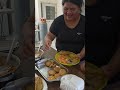 Cuando llegas con tu amiga de pasada😅🤣
