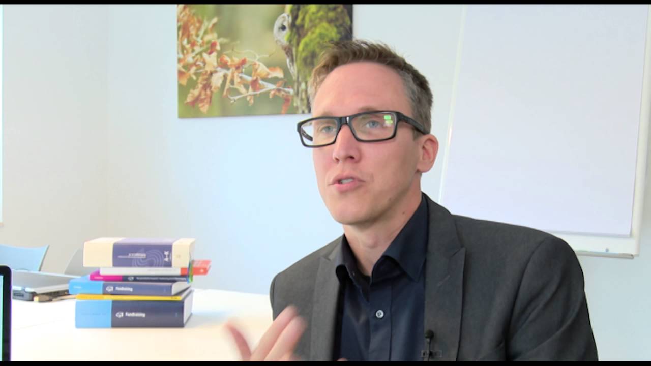 DorfMOOC 5.5 Was ist Fundraising? Ein Interview mit Maik Meid - YouTube