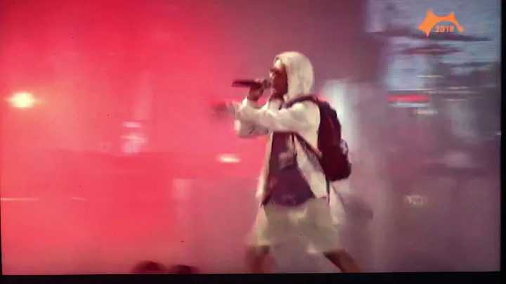 Gorillaz - Dell Falls Off Stage @Roskilde 2018