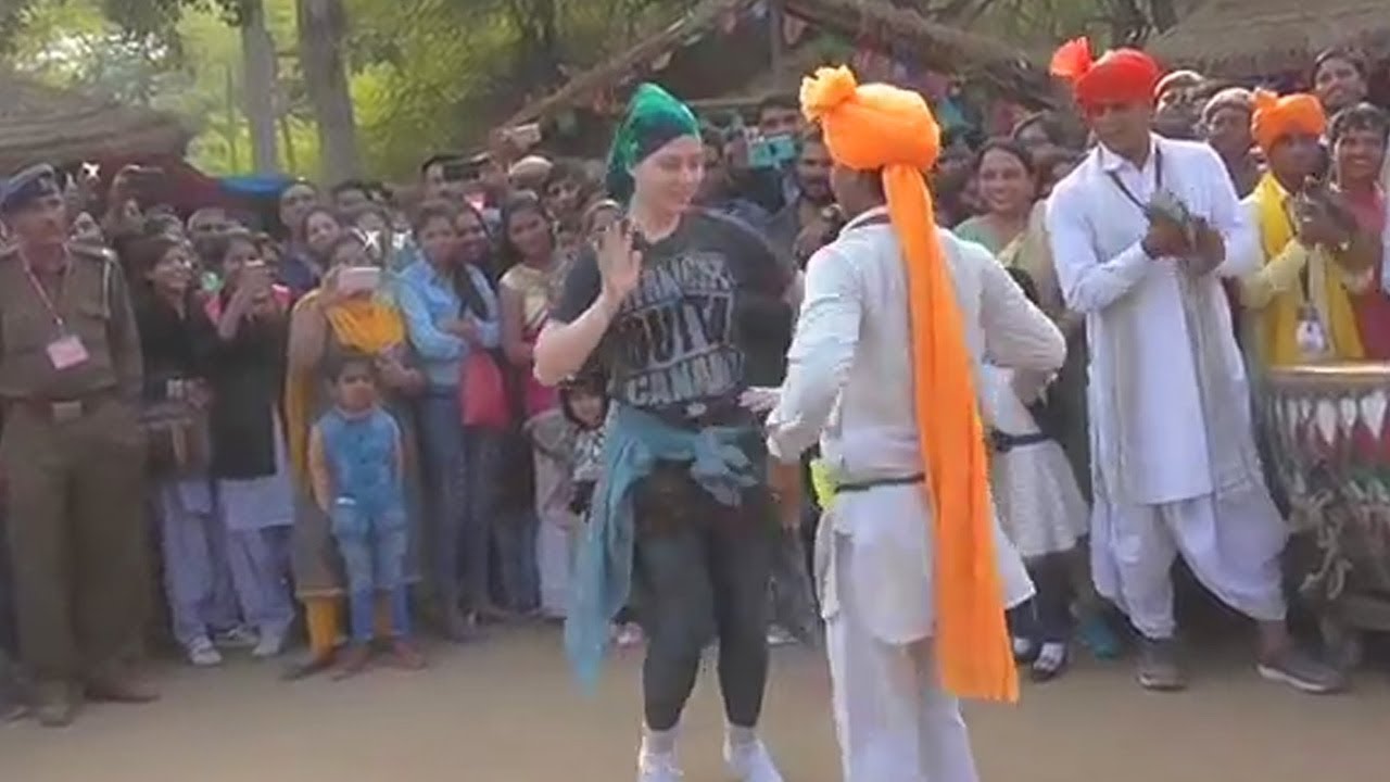 विदेशी लड़की का जबरदस्त डांस Surajkund Mela !! FULL ENTERTAINMENT Just Dance