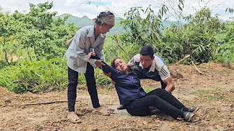 Thu quickly rescued a boy trapped in a pile of wood - the two sisters met again after the incident.