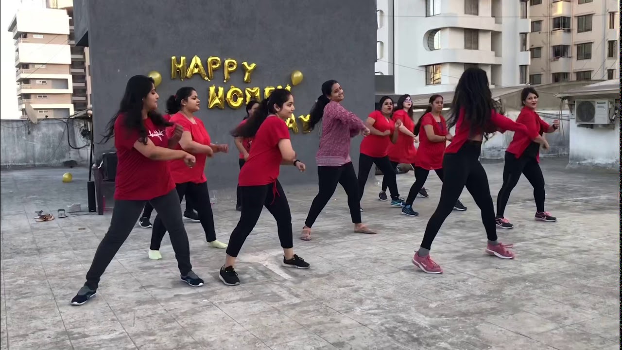 Badal pe paon hai  womens day special  easy dance video chakh de India