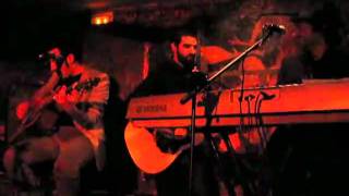 Marcelo Champanier canta acompañado a la guitarra por Pepe Curioni (07/01/2011)