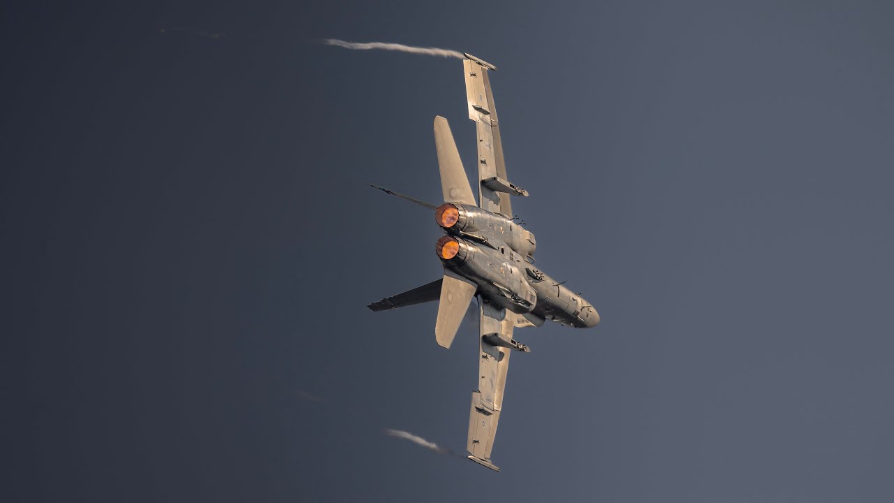 🇫🇮 Finnish F/A-18 Hornet - Crazy Pull up Cobra Maneuvers 🐍