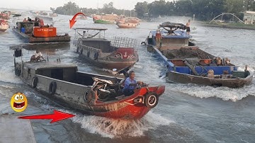 Mãn nhản xem Ghe.Sà lan tăng tốc chạy ngược dòng nước vượt cống ngăn mặn.Trà Vinh