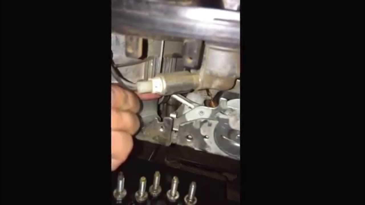 adjustment on v-twin Briggs 26hp problems and long turn to start - YouTube