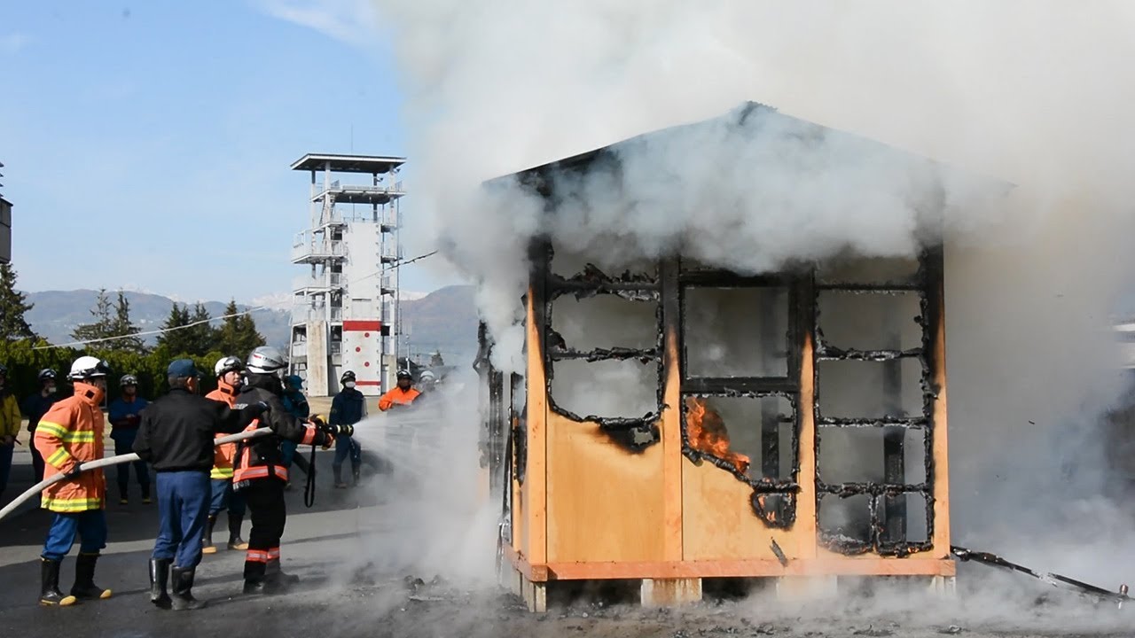 炭 の 家 火事