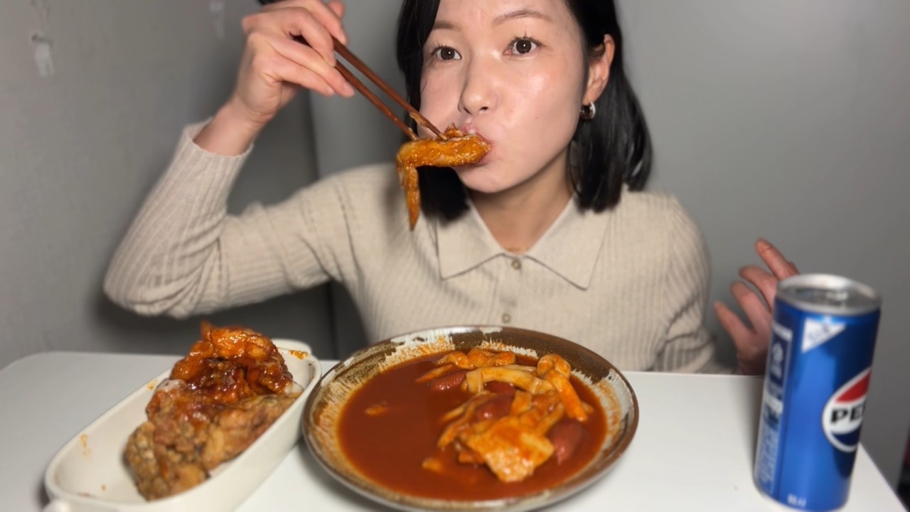 바삭한 뼈반반 치킨🍗매콤달콤 퐁당떡볶이🔥로 든든한 한끼 먹방