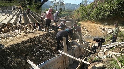 Cầu Khe Trang (T122)Đóng chống gia cố tăng cứng dầm khủng - ghép ván đổ rãnh thoát nước kè mái đường