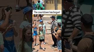 The countdown has begun 😹 Tom the mime Seaworld #seaworldmime #funny #viral #comedy #fun