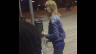 Ира Сычева стреляет сигу...