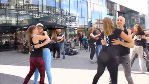 6/9, International Zouk Flashmob Day #7 2018, Utrecht Central Station,sat. 15 sept. 2018 (steadycam)