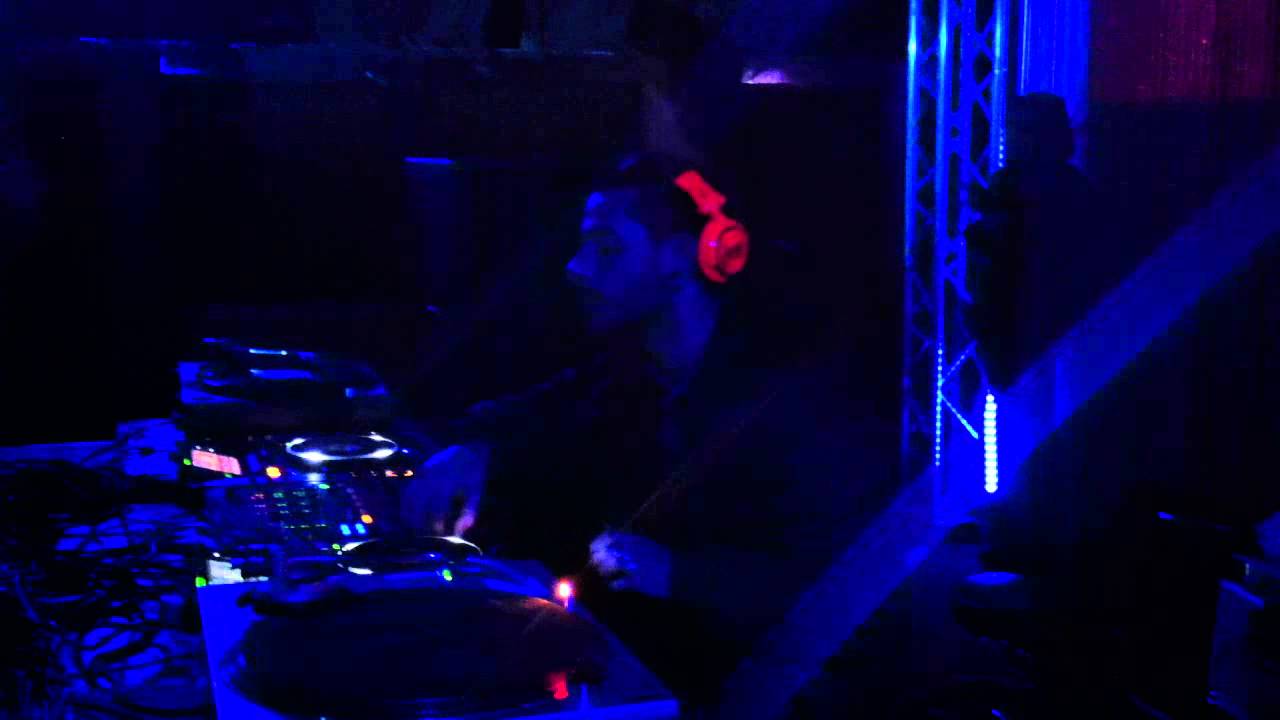 LE CANNIBALE 11/01/2013 - UABOS WARMING UP FOR THE MAGICIAN